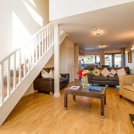 No 2 The Avenue Килларни